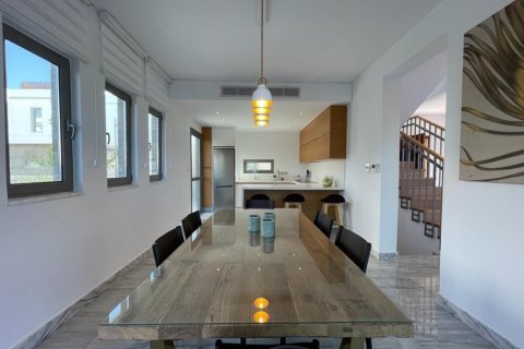 3 bedrooms Villa in Paphos,  No. 38902 4