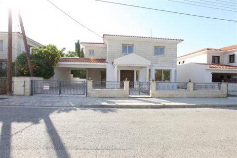 4 bedrooms Villa in Nicosia,  No. 38905