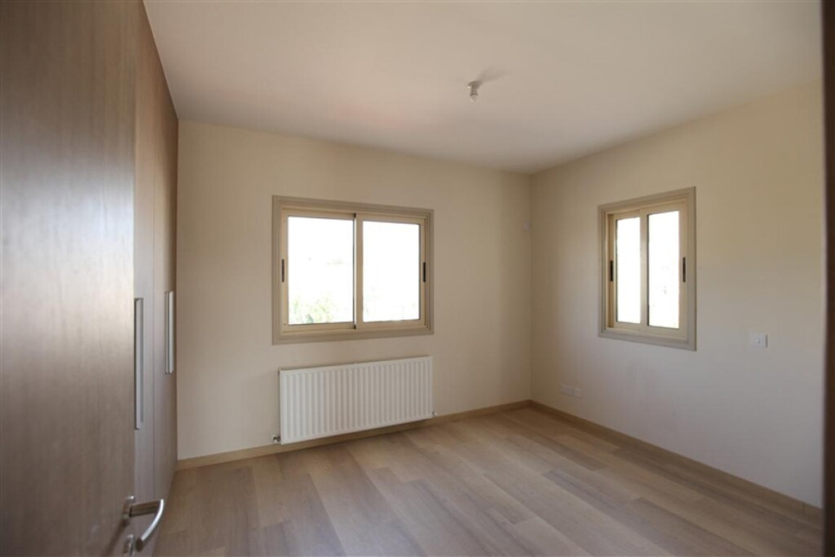 4 bedrooms Villa in Nicosia, Cyprus No. 38905