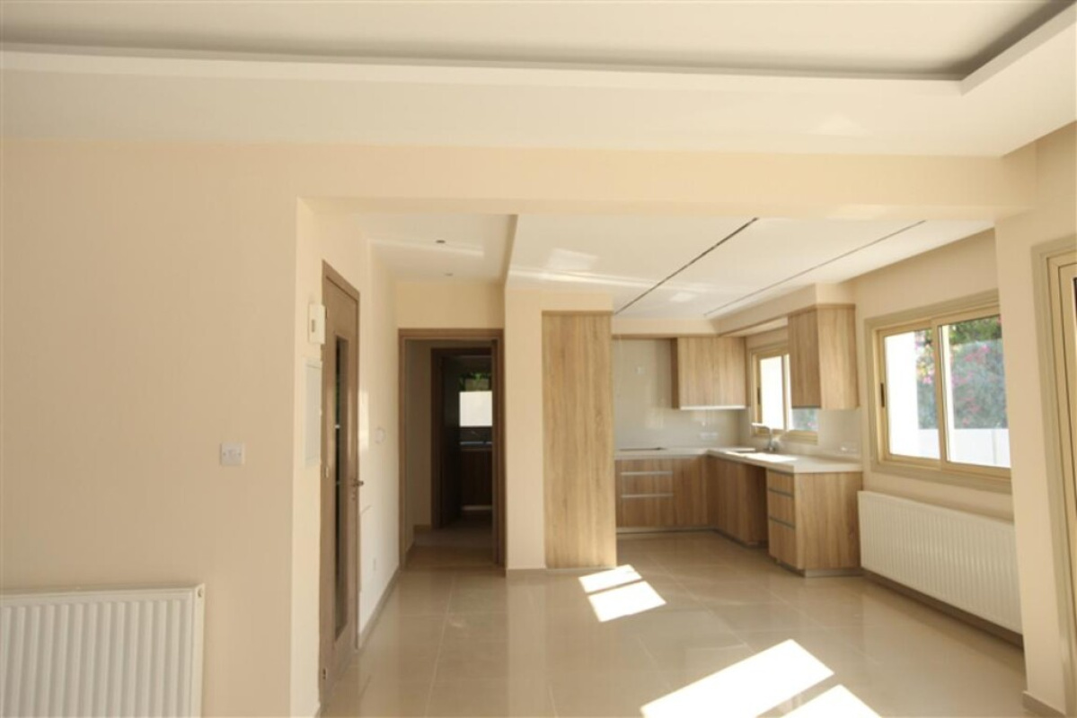 4 bedrooms Villa in Nicosia, Cyprus No. 38905
