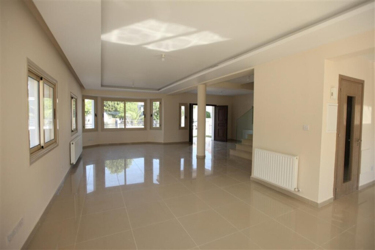 4 bedrooms Villa in Nicosia, Cyprus No. 38905