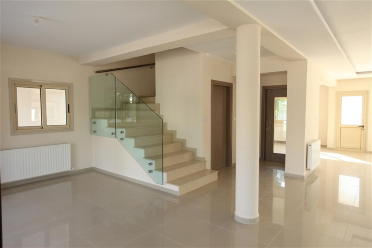 4 bedrooms Villa in Nicosia, Cyprus No. 38905