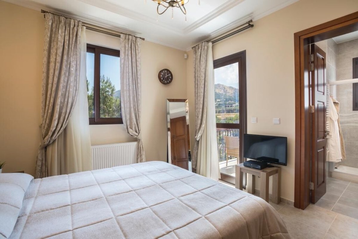 4 bedrooms Villa in Paphos, Cyprus No. 38904
