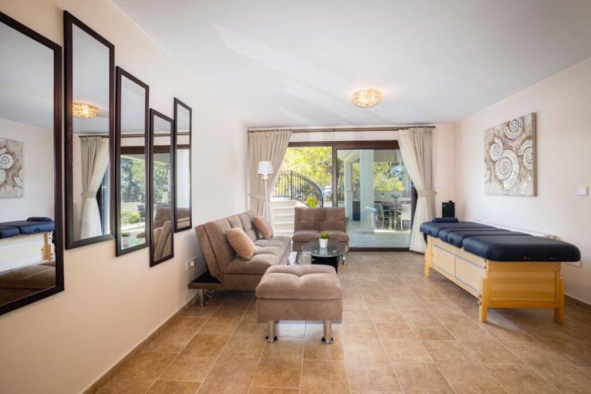 4 bedrooms Villa in Paphos, Cyprus No. 38904