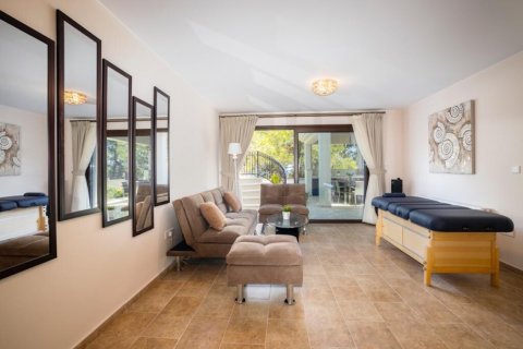 Вилла с 4 спальнями в Пафос,  № 38904 6