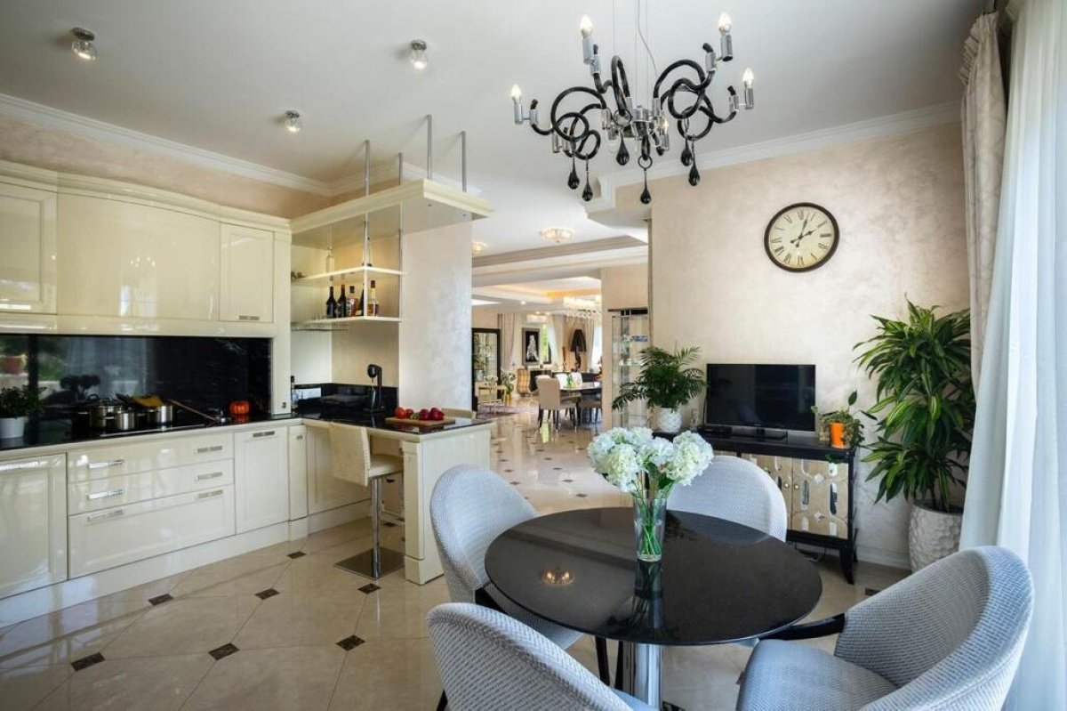 5 bedrooms Villa in Paphos, Cyprus No. 38903