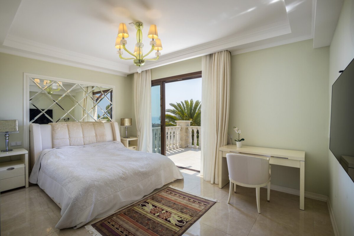 5 bedrooms Villa in Paphos, Cyprus No. 38903