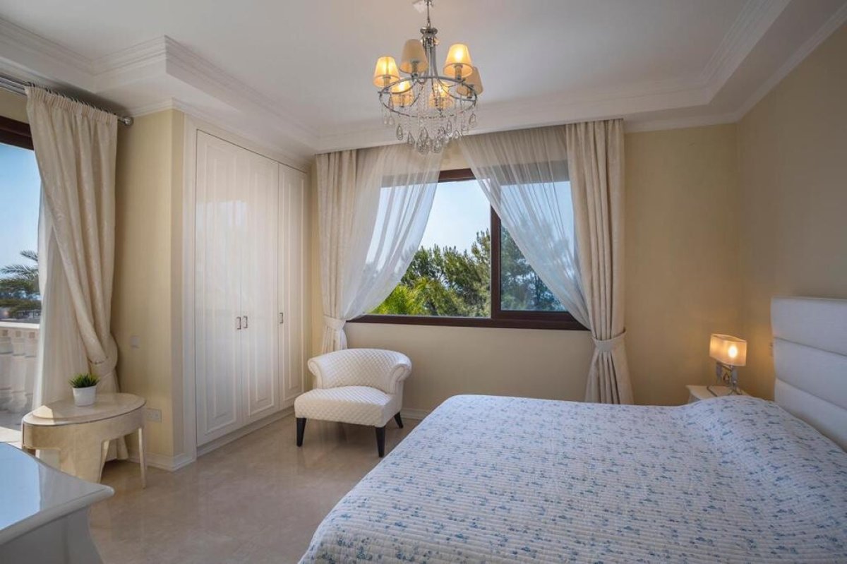 5 bedrooms Villa in Paphos, Cyprus No. 38903