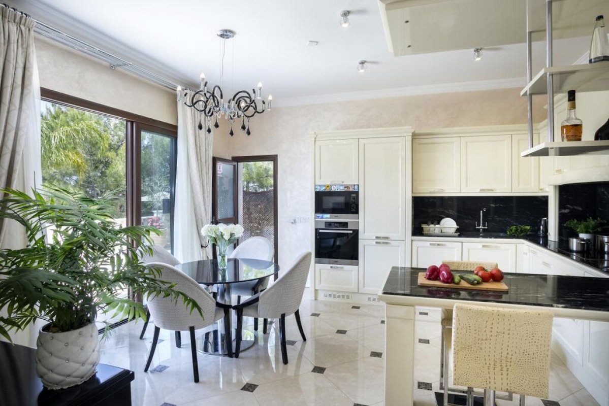 5 bedrooms Villa in Paphos, Cyprus No. 38903