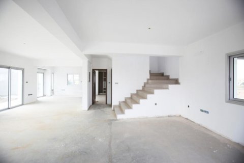 Вилла с 4 спальнями в Никосия, № 38906 3