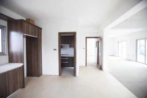 Вилла с 4 спальнями в Никосия, № 38906 5