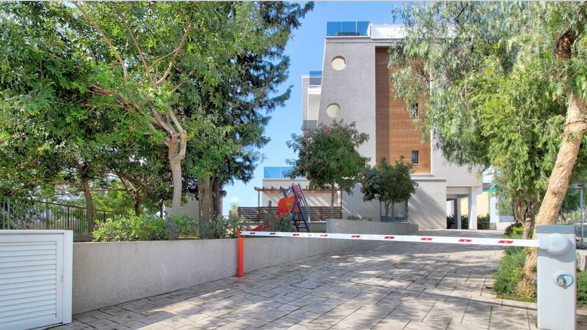 3 bedrooms Apartment in Mouttagiaka, Limassol, Cyprus No. 25811