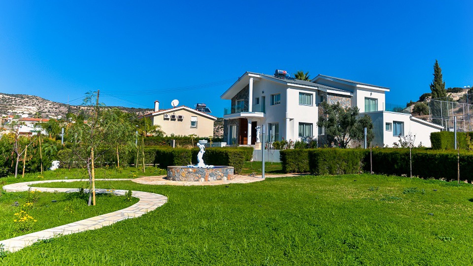 5 bedrooms Villa in Agios Tychonas, Limassol, Cyprus No. 25812