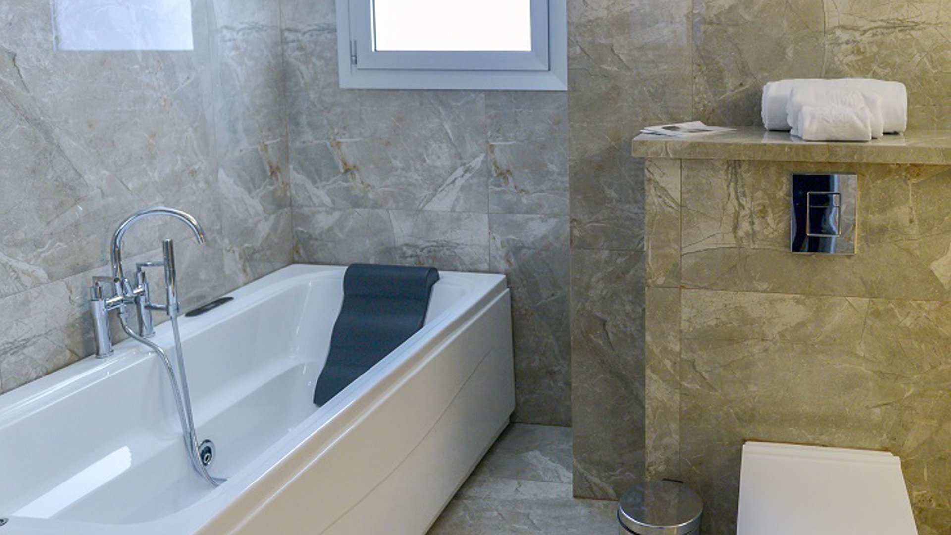 5 bedrooms Villa in Agios Tychonas, Limassol, Cyprus No. 25812