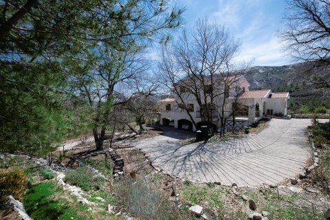 5 bedrooms Villa in Pera Pedi, Limassol,  No. 37715 3