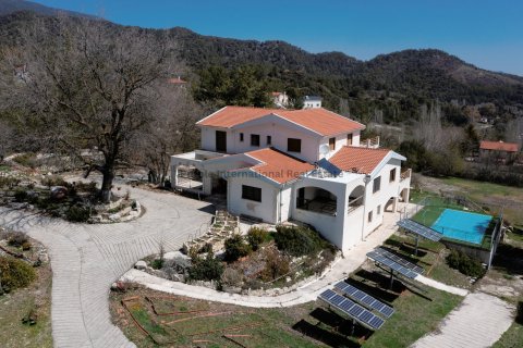 5 bedrooms Villa in Pera Pedi, Limassol,  No. 37715 2