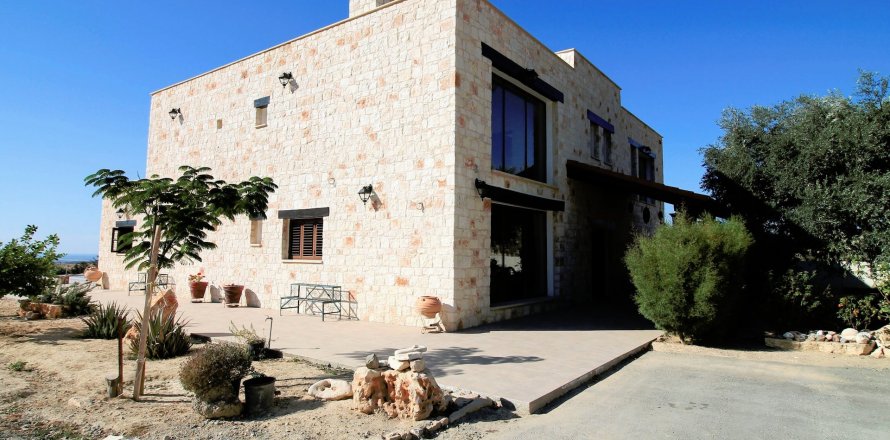 7 bedrooms Villa in Kouklia, Paphos, No. 7825