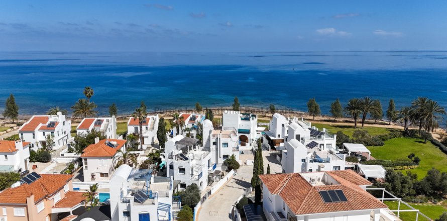 5 bedrooms Villa in Paralimni, Ammochostos,  No. 7610