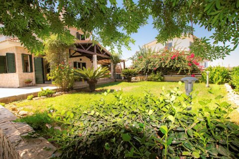 Вилла с 5 спальнями в Паралимни, Аммохостос,  № 39209 26