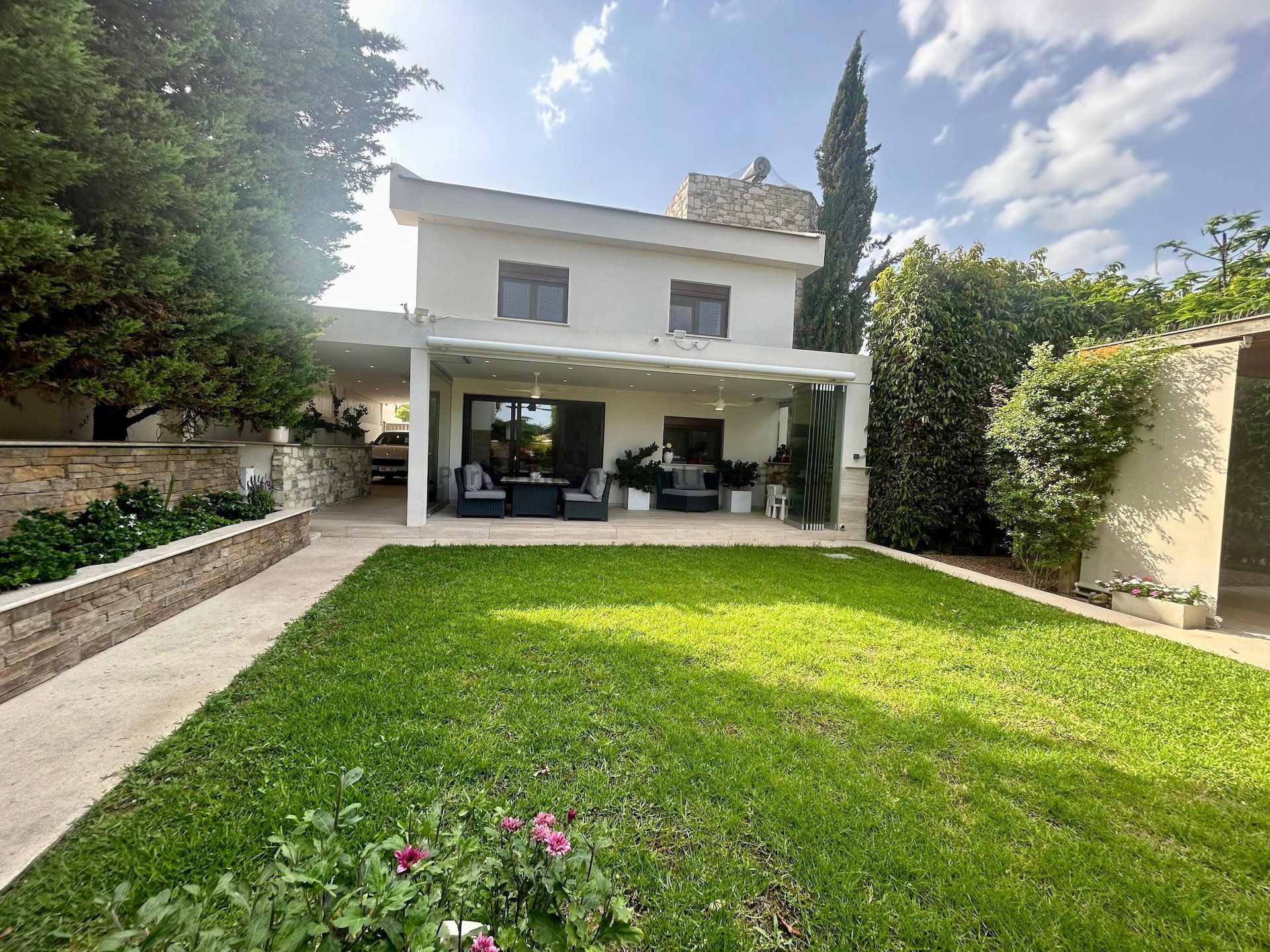 5 bedrooms Villa in Aradippou, Larnaka, Cyprus No. 56510