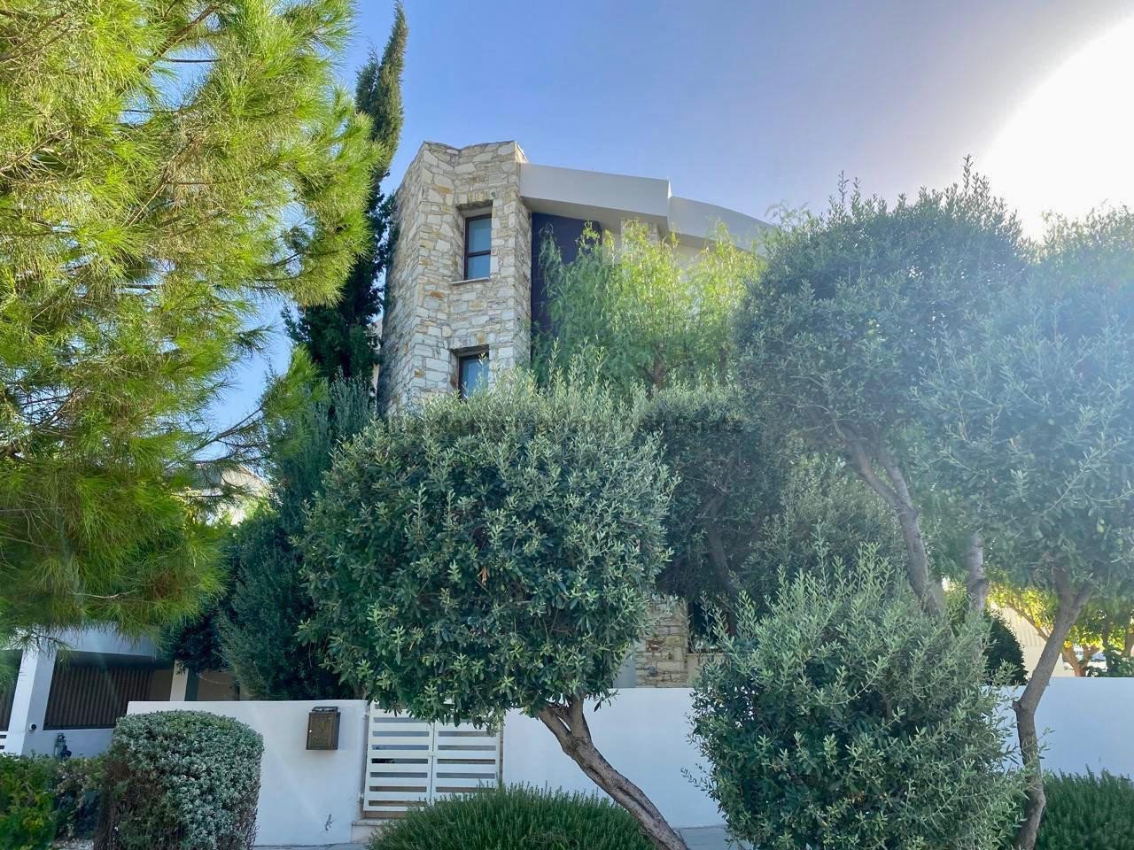 5 bedrooms Villa in Aradippou, Larnaka, Cyprus No. 56510