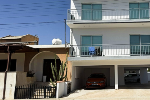 284m2 Commercial property in Kato Paphos, Paphos,  No. 47766 12
