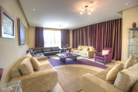 5 bedrooms Villa in Limassol,  No. 38482 3