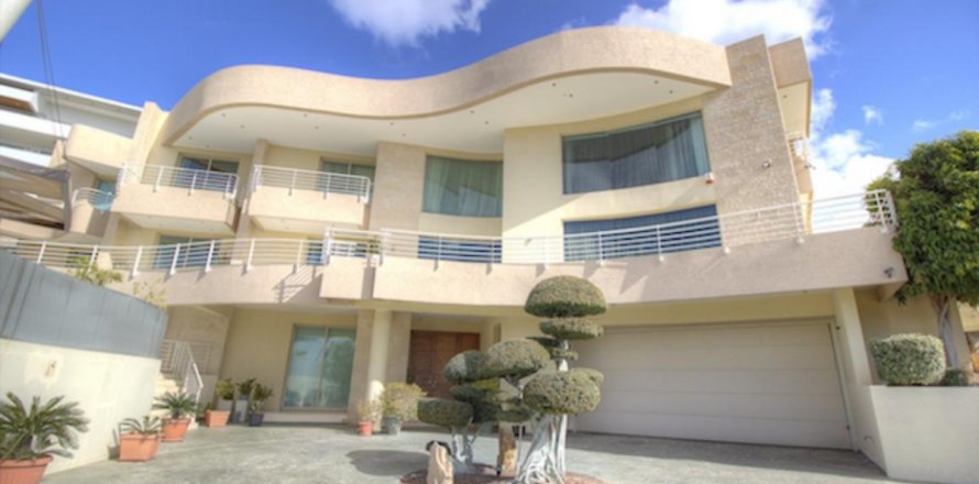 5 bedrooms Villa in Limassol,  No. 38482