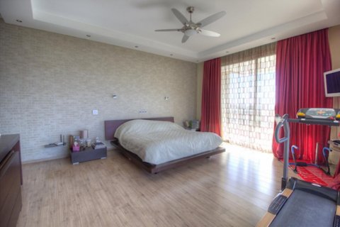 5 bedrooms Villa in Limassol,  No. 38482 9