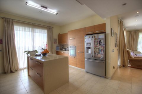 5 bedrooms Villa in Limassol,  No. 38482 6