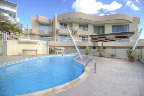 5 bedrooms Villa in Limassol,  No. 38482 12