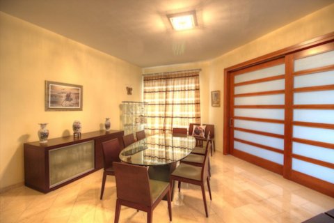 5 bedrooms Villa in Limassol,  No. 38482 4