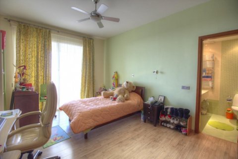 5 bedrooms Villa in Limassol,  No. 38482 10