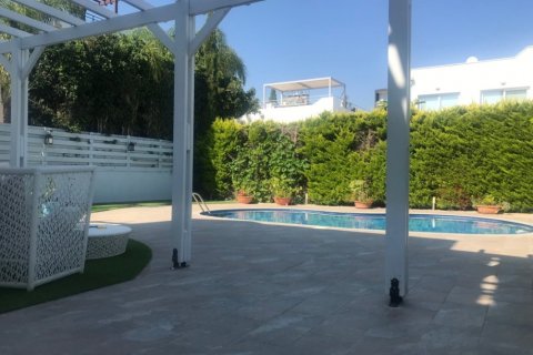 4 bedrooms Villa in Limassol,  No. 38484 12