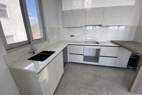 3 bedrooms Apartment in Limassol,  No. 38487 10