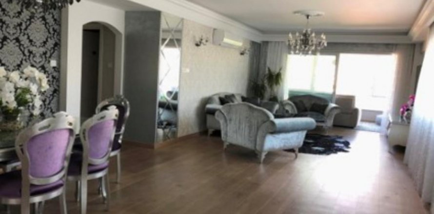 3 bedrooms Apartment in Limassol, No. 38465