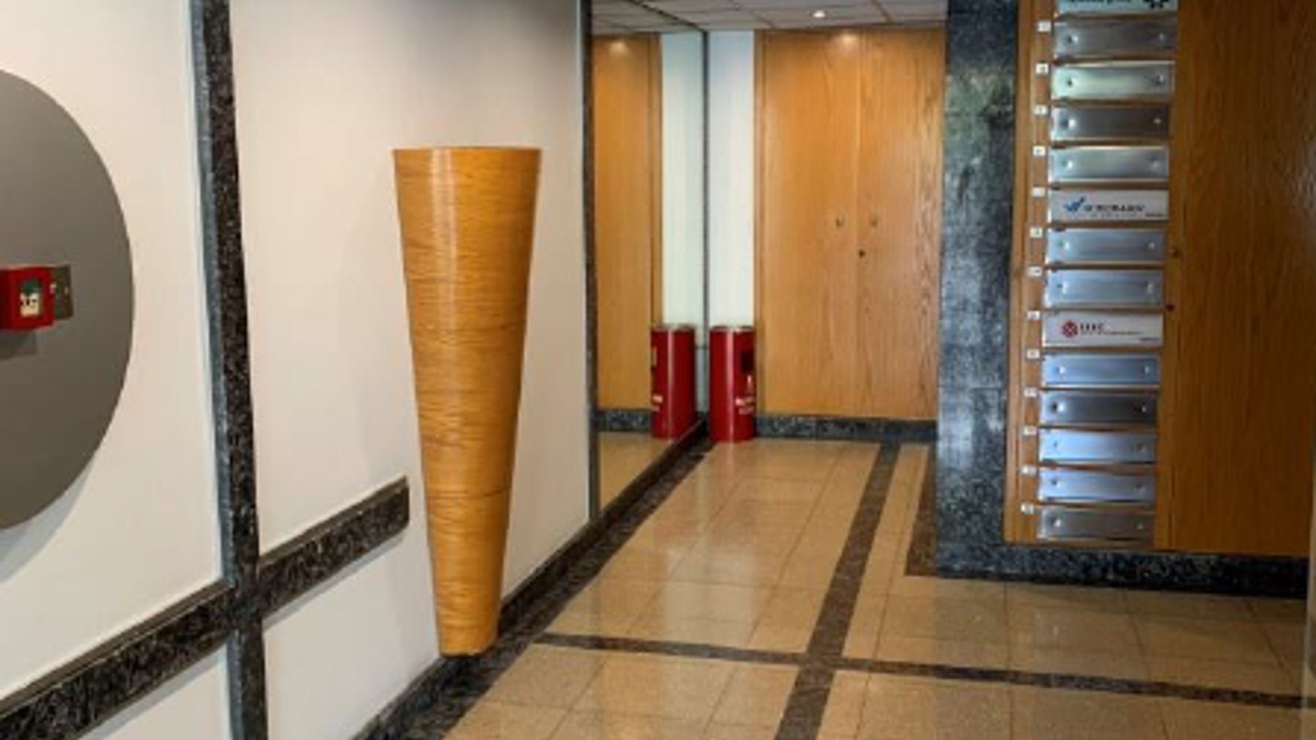 400m2 Office in Limassol, Cyprus No. 27398
