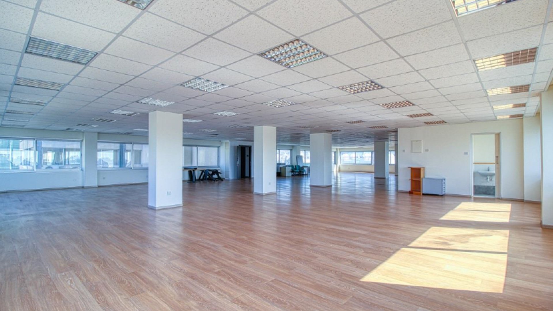 400m2 Office in Limassol, Cyprus No. 27398