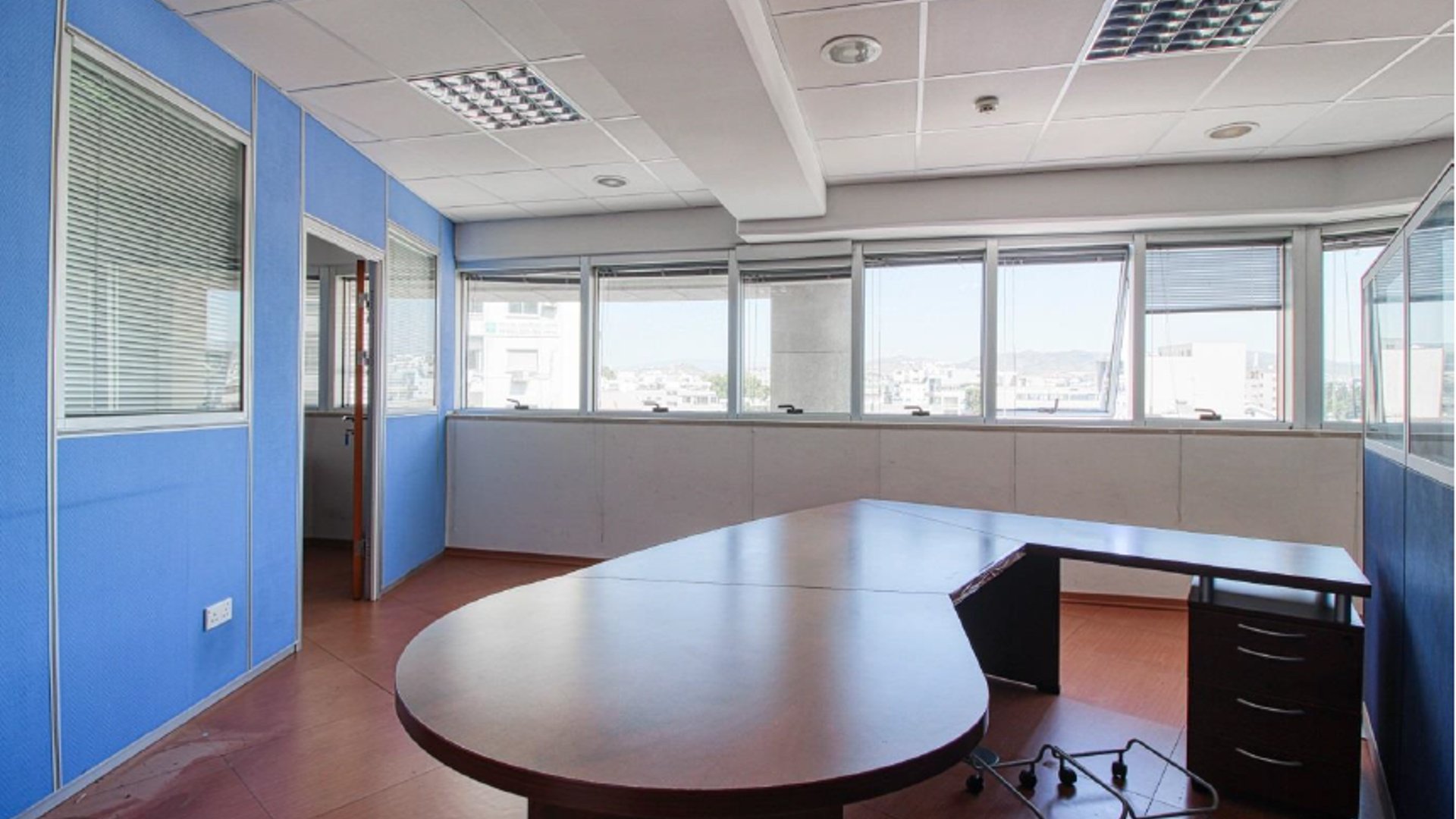 180m2 Office in Limassol, Cyprus No. 27399