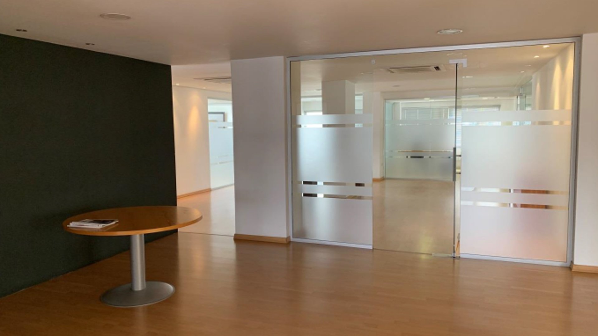 400m2 Office in Limassol, Cyprus No. 27397