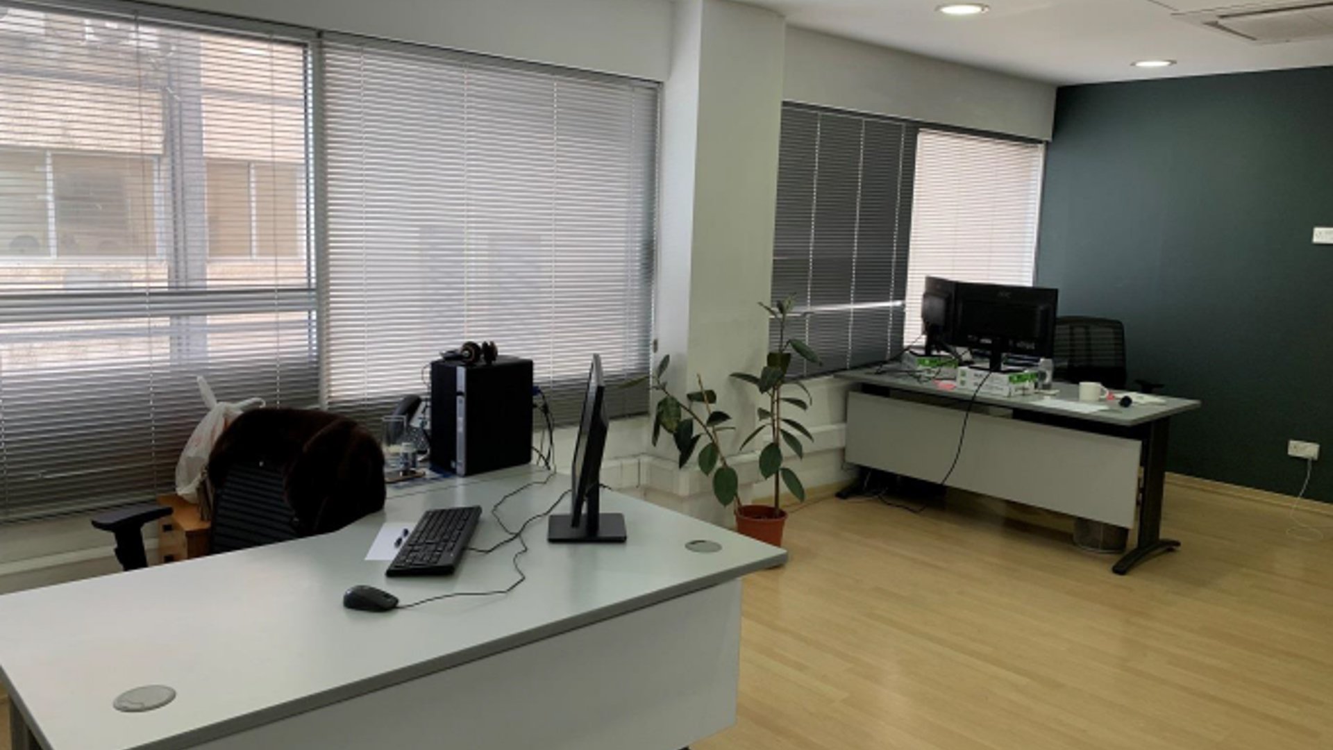 400m2 Office in Limassol, Cyprus No. 27397
