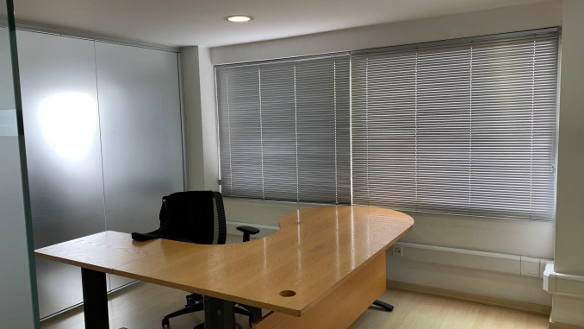 400m2 Office in Limassol, Cyprus No. 27397