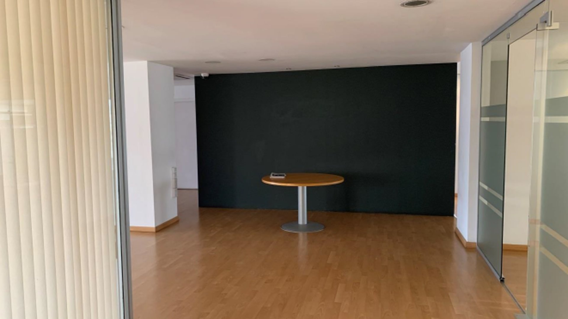 400m2 Office in Limassol, Cyprus No. 27397
