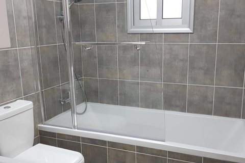 3 bedrooms Apartment in Limassol,  No. 38405 6