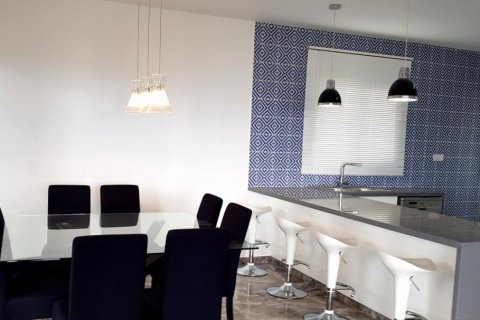 3 bedrooms Apartment in Limassol,  No. 38405 3