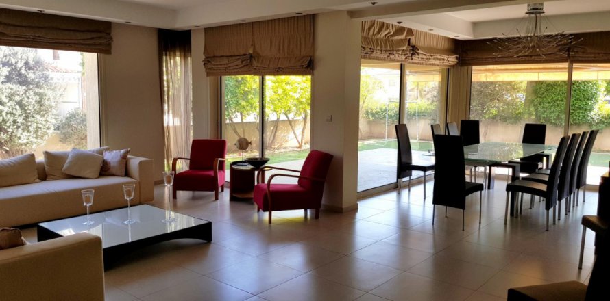 5 bedrooms Villa in Limassol,  No. 38410