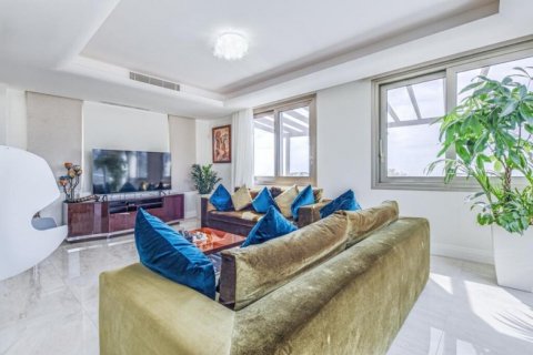 5 bedrooms Villa in Limassol,  No. 38882