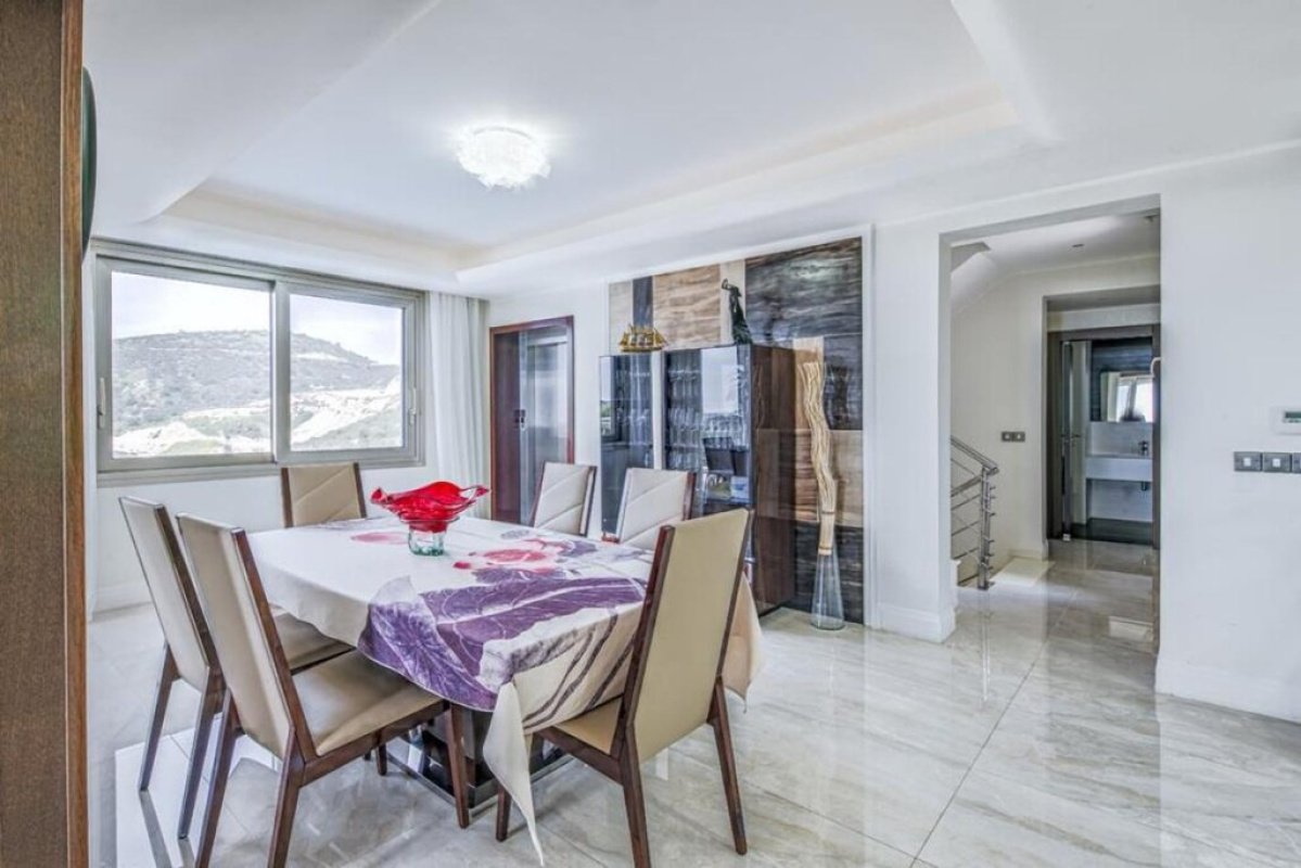 5 bedrooms Villa in Limassol, Cyprus No. 38882