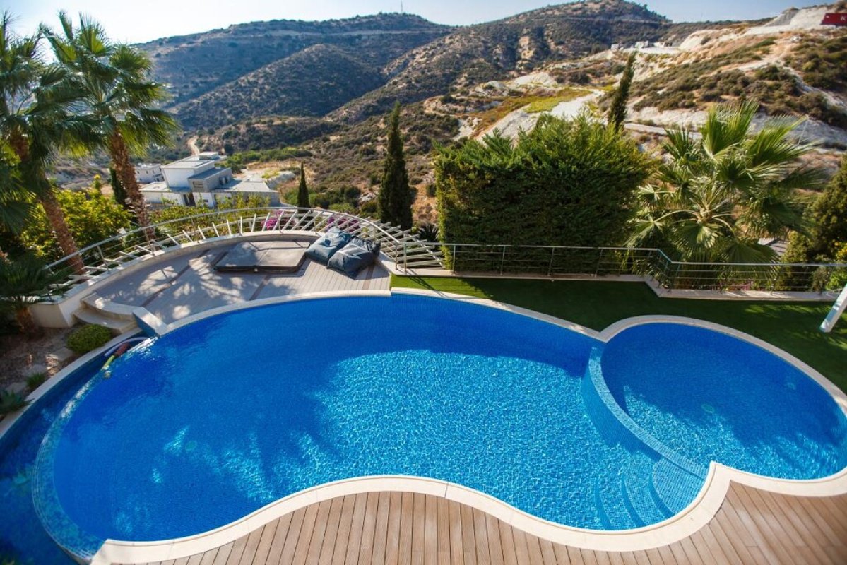 5 bedrooms Villa in Limassol, Cyprus No. 38882