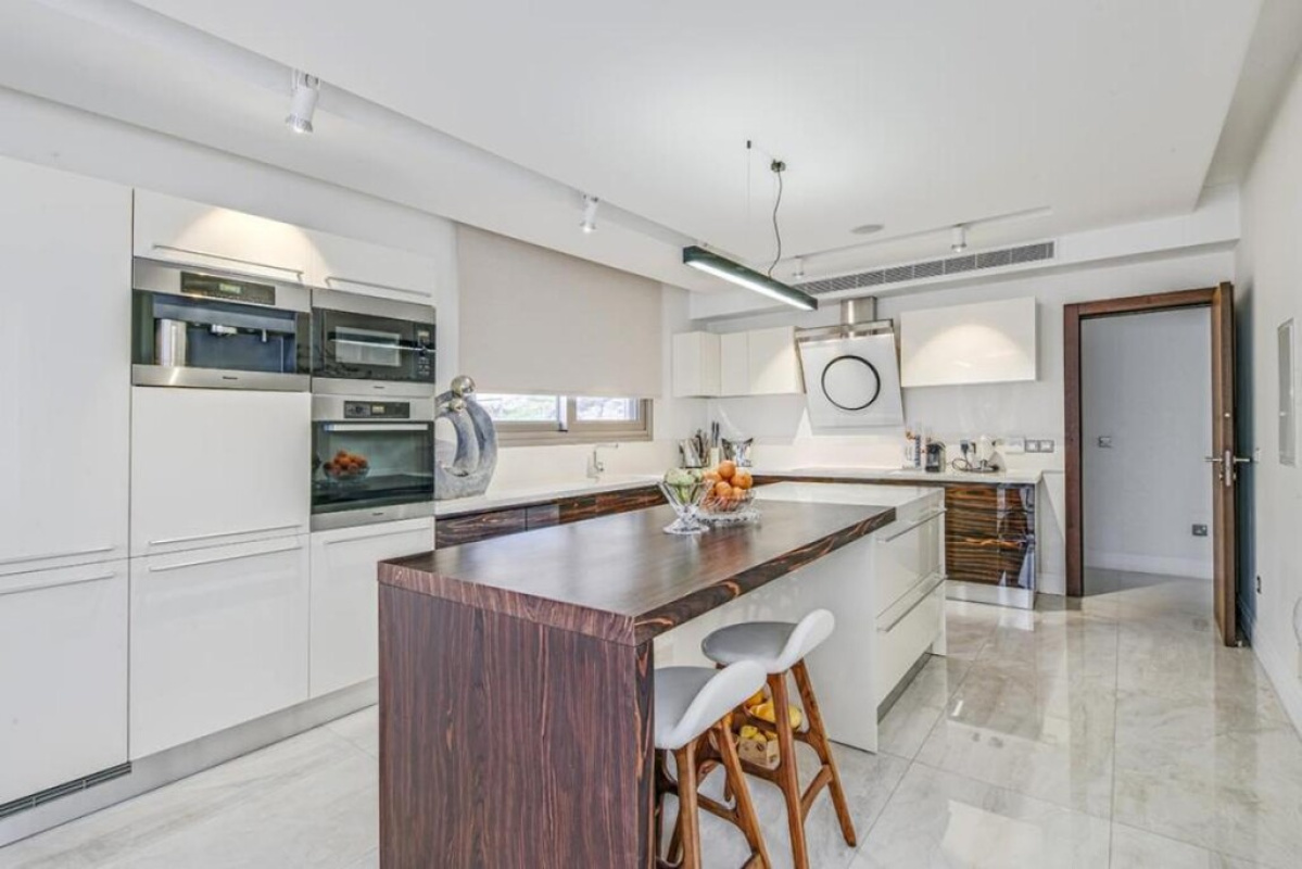 5 bedrooms Villa in Limassol, Cyprus No. 38882